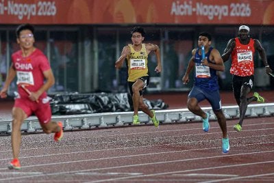  Atlet olahraga negara Pengiran Aidil Auf Hajam, Mohamad Armin Zahryl Abdul Latif, Muhammad Haziq Mohd Akhir dan Muhammad Umaira Subri ketika beraksi dalam Saringan 1 Acara 4×100 Meter Lelaki Pusingan 1 pada Sukan Asia Aichi-Nagoya 2026 di Nagoya City Mizuho Park Athletic Stadium hari ini. - Foto: Bernama