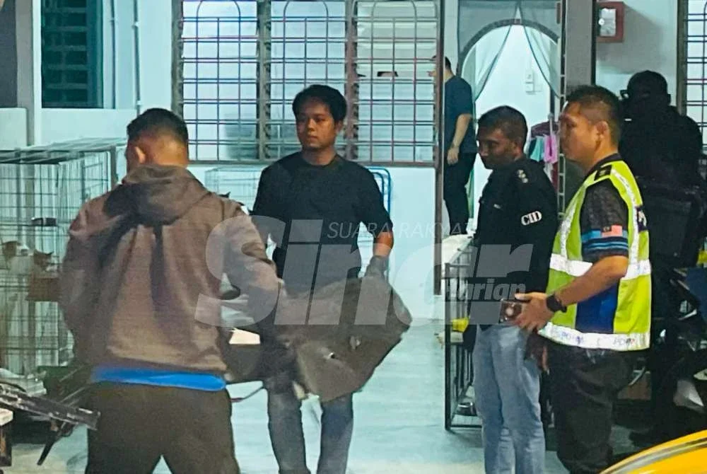 Dalam kejadian sekitar jam 7 malam itu, mangsa berusia 70 tahun ditemukan meninggal dunia di lokasi kejadian dengan kesan tikaman di dada.