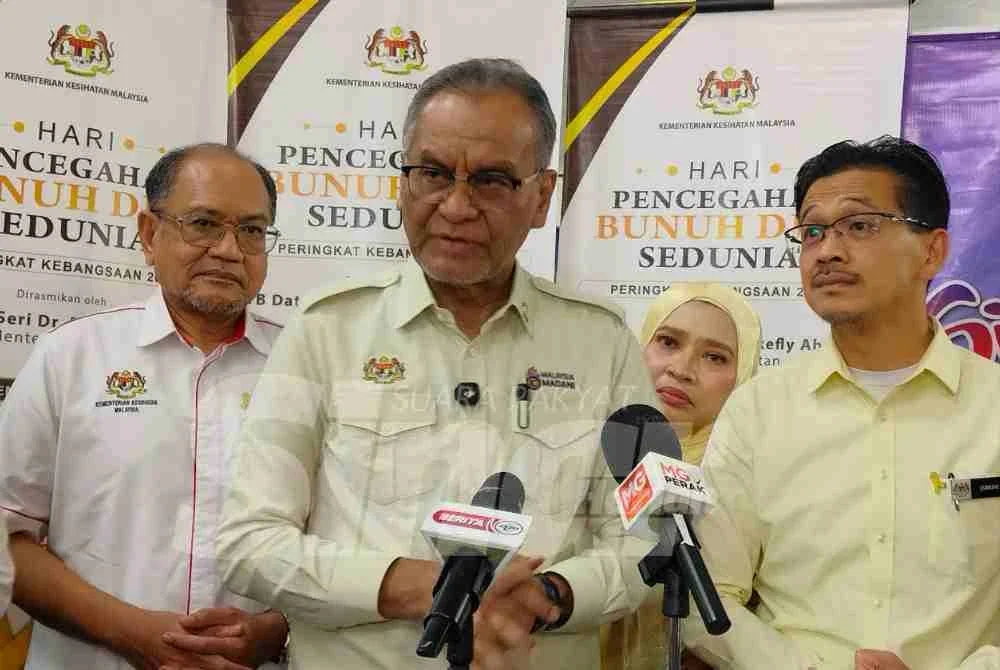 Dzulkefly (dua dari kiri) ketika sidang media selepas merasmikan Majlis Perasmian Hari Pencegahan Bunuh Diri Sedunia Peringkat Kebangsaan 2026 di Dewan Utama Kolej Poly-Tech Mara Ipoh, pada Isnin.