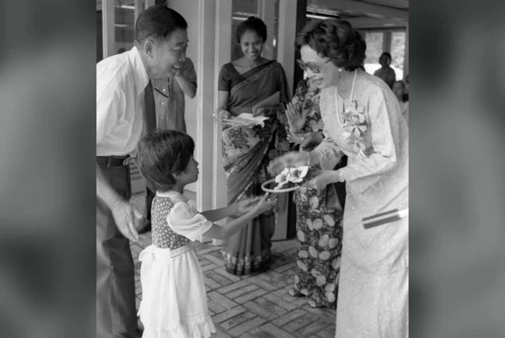 Dr Hasmah hadir majlis meraikan kanak-kanak cacat di Kuala Lumpur pada 31 Mei 1981. Gambar fail Bernama