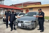 BMW yang dipandu oleh Rohingya dirampas JPJ. Foto SINAR HARIAN / ADILA SHARINNI WAHID
