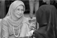 Menurut Siti Nurhaliza, pemergian Allahyarham bukan sekadar kehilangan seorang tokoh negara, malah kehilangan seorang susuk ibu yang selama ini tidak pernah jemu menitipkan kata-kata semangat, kasih sayang dan inspirasi kepada rakyat.
