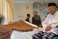 Muqharabbin turut memuat naik gambar Tun Mahathir bersama kenyataannya di laman sosial.