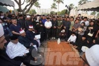 Suasana pilu menyelubungi Pusara Negara ketika istiadat pengebumian Tun Dr Hasmah pada Isnin. Foto: ROSLI TALIB
