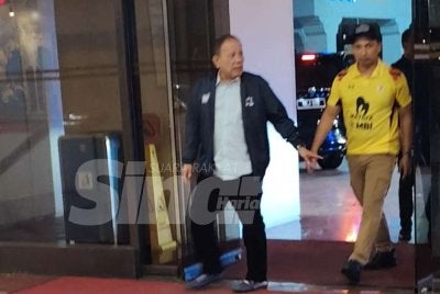 Ismail tiba di WTC kira kira jam 7 malam sebelum menunaikan solat Maghrib. 