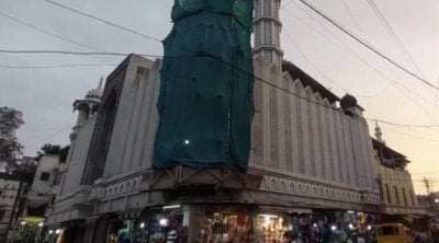 Bantahan itu tertumpu pada bahagian masjid yang berada dalam jajaran jalan yang akan dilebarkan kepada 15m.