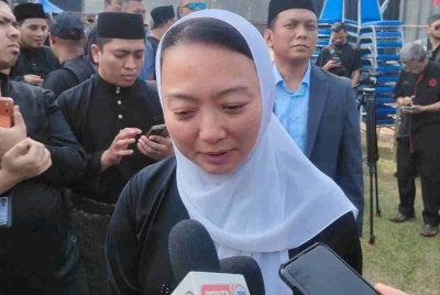 Hannah hadir bagi memberi penghormatan akhir kepada Allahyarham Dr Hasmah di Pusara Negara, Putrajaya pada Isnin.