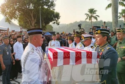 Jenazah Dr Hasmah tiba di Pusara Negara, Presint 20 Putrajaya pada Isnin.