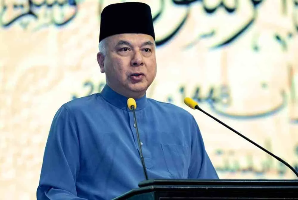 Sultan Nazrin. Foto fail Bernama