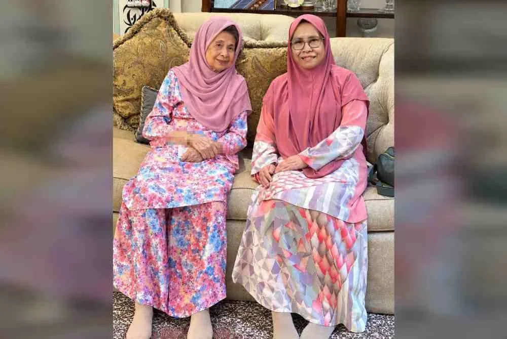 Gambar kenangan Tuan Faizah bersama Allahyarham Tun Dr Hasmah yang dikongsikan menerusi hantaran di media sosial Ahmad Samsuri pada Selasa.