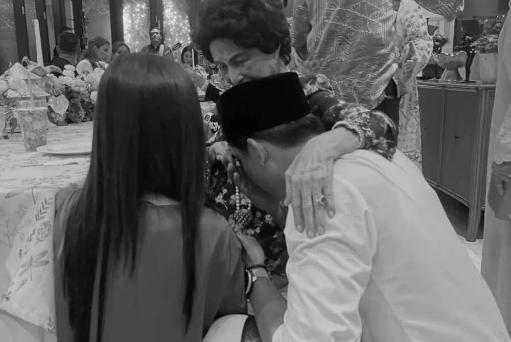 Syed Saddiq berkata, pemergian Tun Dr Hasmah mengingatkan masyarakat kepada kisah kasih antara dua insan yang saling melengkapi sepanjang perjalanan hidup mereka.