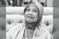 Tun Dr Hasmah 