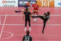 Skuad regu negara Mohamad Azlan Alias, Mohammad Syahir Mohd Rosdi dan Aidil Aiman Azwawi ketika beraksi menentang wakil Thailand dalam final acara regu lelaki pada Sukan Asia Aichi-Nagoya di Nagoya City Mizuho Park Gymnasium. - Bernama