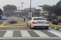 Mohd Amirul Ikhmal (gambar kecil) meninggal dunia di lokasi kejadian akibat kecederaan parah.