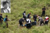 Mayat Kuang Poh (gambar kecil) ditemukan oleh pasukan penyelamat di lokasi kira-kira 500 meter dari kawasan rumahnya.