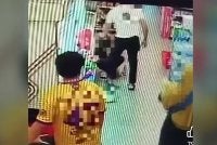 Tangkap layar video kejadian yang tular di media sosial.