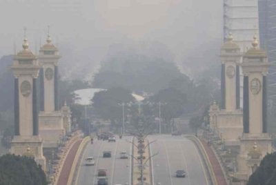 Sebanyak 31 kawasan mencatatkan bacaan IPU tidak sihat setakat jam 12.30 tengah hari pada Selasa. - Foto: Bernama