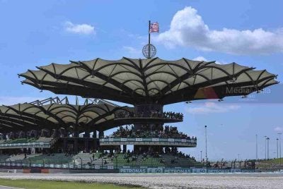 Orang ramai di sekitar SIC dan kawasan berdekatan dinasihatkan supaya tidak cemas sekiranya melihat pesawat terbang pada altitud lebih rendah daripada biasa mulai esok hingga Ahad ini sempena perlumbaan F1 GP Bahrain.