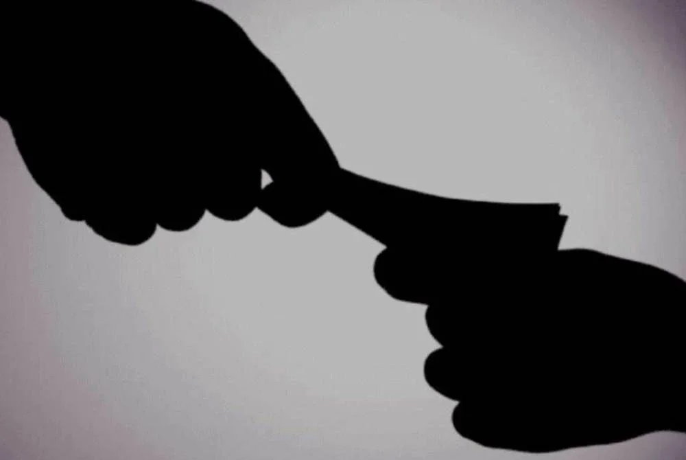 Anggota polis itu didakwa atas empat tuduhan menerima suapan keseluruhan bernilai RM2,400. Foto hiasan