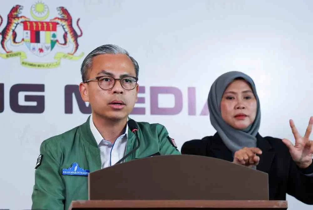  Fahmi ketika sidang media pasca mesyuarat Jemaah Menteri pada Rabu. Foto Bernama 