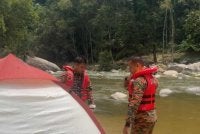 Anggota bomba membuat pemantauan di lokasi selepas mangsa berjaya ditemui. - FOTO: JBPM Pahang