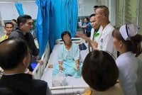 Pasukan kesihatan sedang memantau semua peserta yang terjejas akibat makan suplemen yang diberikan ketika kursus latihan di Nan, Thailand. Foto media sosial
