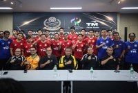 Mohd Sumali (duduk, tiga dari kanan) menjadi nadi penting kepada perkembangan pesat sepak takraw negara. Foto Bernama
