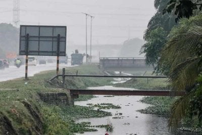 ebanyak 33 kawasan di beberapa negeri merekodkan bacaan IPU tidak sihat setakat pagi ini. - FOTO: Bernama 