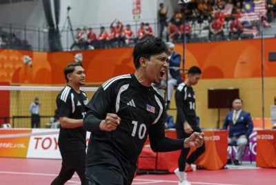 Malaysia menewaskan Thailand sekali gus menamatkan penantian 36 tahun untuk meraih pingat emas dalam acara regu berpasukan. Foto Bernama