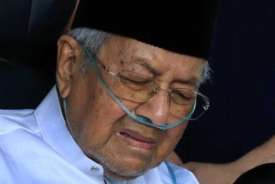 Tun Dr Mahathir dimasukkan ke IJN sejak Selasa untuk menjalani pemerhatian. Foto Bernama
