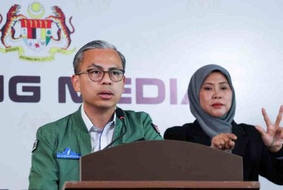  Fahmi ketika sidang media pasca mesyuarat Jemaah Menteri pada Rabu. Foto Bernama 