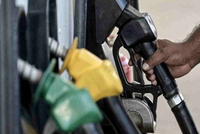 Harga runcit petrol RON97 dan RON95 tanpa subsidi masing-masing turun lima sen seliter, manakala diesel tanpa subsidi turun 15 sen seliter bagi tempoh 1 hingga 7 Oktober 2026.