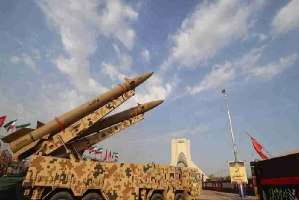 Peluru berpandu Zolfaghar buatan Iran dipamerkan di Dataran Azadi, Tehran pada 2 Ogos 2026. Foto: AFP