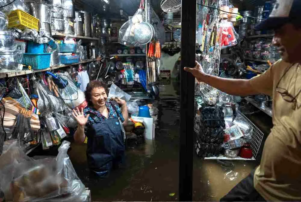 Perniagaan tetap berlangsung di Bangkok ketika ini. Foto: AFP