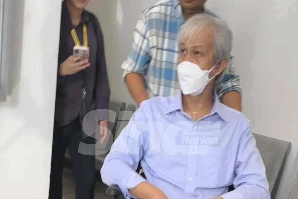 Azlizan Fadzil, 53, hadir ke mahkamah dengan berkerusi roda dan membuat pengakuan itu selepas pertuduhan dibacakan di hadapan Hakim, Datuk Mohd Nasir Nordin.