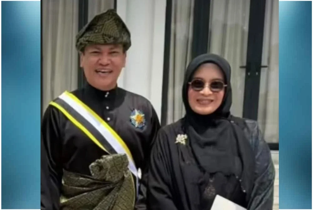 Penyanyi, Ameng Spring atau nama sebenarnya Wan Aminuddin Wan Ismail kini bergelar Datuk selepas menjadi salah seorang penerima bagi Darjah Indera Mahkota Pahang (DIMP) yang membawa gelaran Datuk. Foto tular 