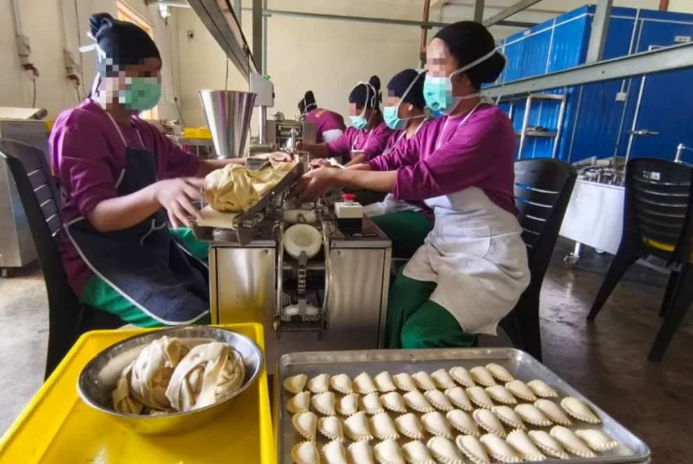 Yati berharap kemahiran membuat karipap pusing dan karipap mesin mampu membantunya apabila dibebaskan kelak.