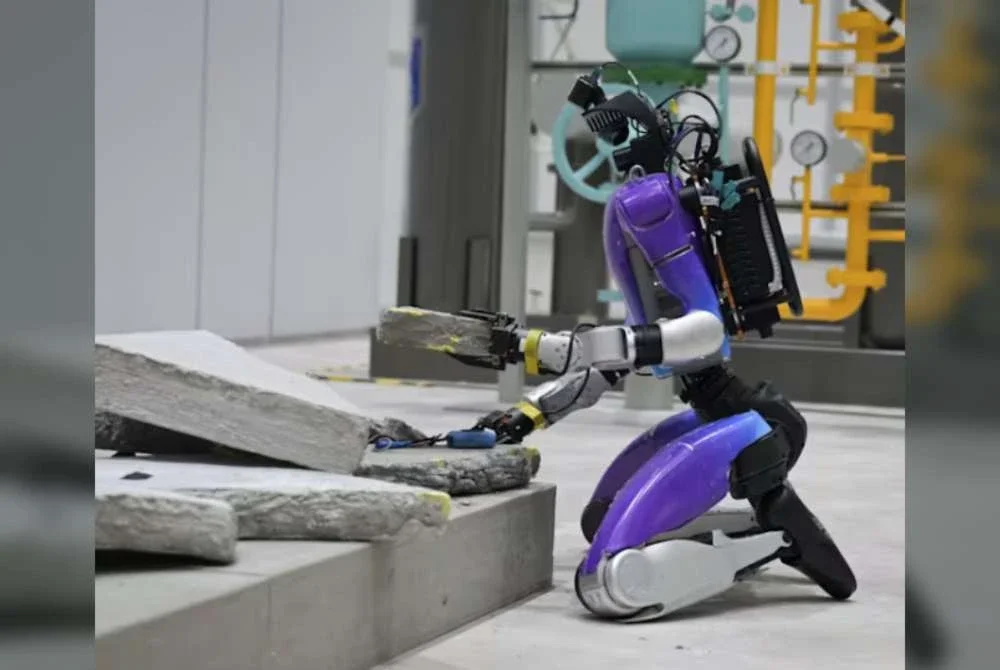 Robot AI akan mengambil alih tugas rutin, kerja yang memerlukan tenaga fizikal atau tugas membahayakan manusia. - Foto Agensi