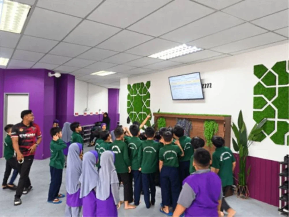 Paparan nama dan pencapaian murid menjadi dorongan untuk mereka terus mengamalkan tingkah laku positif.