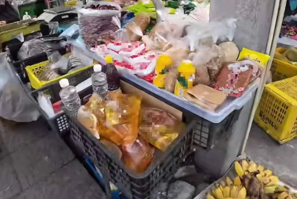 Pengguna Thread berkongsi penemuan minyak masak peket buatan Malaysia yang dijual diNarathiwat, Thailand. Foto: media sosial