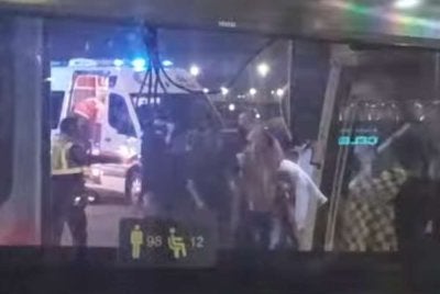 Penerbangan berkenaan mengambil masa kira-kira empat jam untuk tiba di Istanbul sebelum lelaki terbabit ditahan polis sebaik pesawat mendarat.