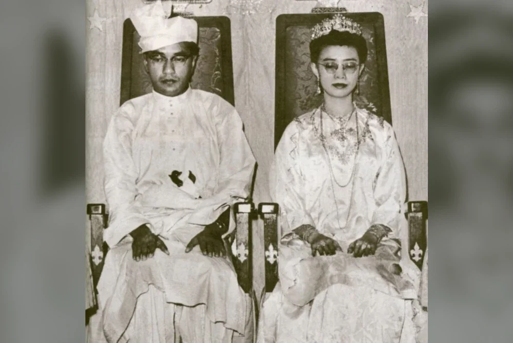 CINTA SEJATI.. Dr Hasmah sentiasa berada di sisi Dr Mahathir selama tujuh dekad perkahwinan mereka.