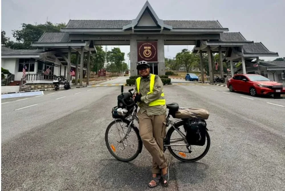 Penulis buku siri Ustazah Basikal, Ahmad Mohd Isa berharap karya tersebut mencapai satu juta penjualan dalam tempoh tiga tahun lagi.