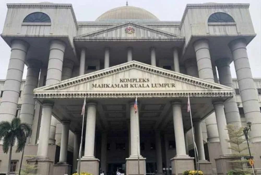 Mahkamah Tinggi pada Jumaat mengeluarkan waran tangkap terhadap seorang daripada lapan tertuduh dalam kes penculikan seorang lelaki warga Palestin pada 2022.