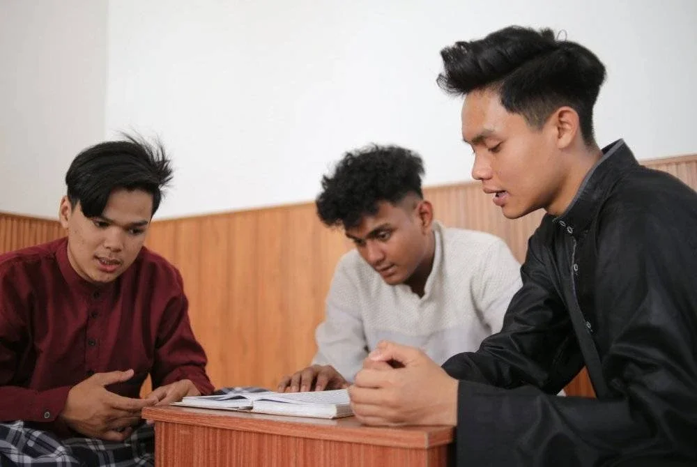 JIKA terdengar seseorang terkentut, berpura-puralah tidak mendengarnya dan lakukan aktiviti seperti biasa.