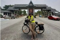 Penulis buku siri Ustazah Basikal, Ahmad Mohd Isa berharap karya tersebut mencapai satu juta penjualan dalam tempoh tiga tahun lagi.