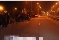 Seorang wanita maut selepas dilanggar sebuah kereta di Jambatan Sultan Mahmud awal pagi tadi.