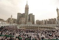 Individu itu diberkas kerana mengganggu orang awam dan sengaja mencetuskan panik kepada jemaah umrah. Foto hiasan/AFP