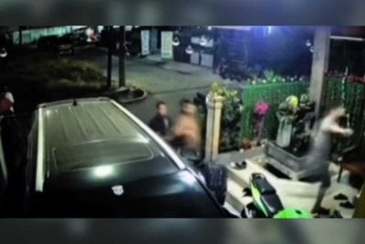20 individu dilapor menyerang sebuah rumah penduduk gara-gara tidak berpuas hati ditegur ekzos bising.