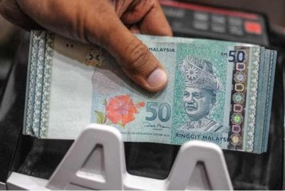 Mangsa telah melakukan sebanyak 18 transaksi pindahan wang ke beberapa akaun bank dengan jumlah keseluruhan RM135,680. Gambar hiasan